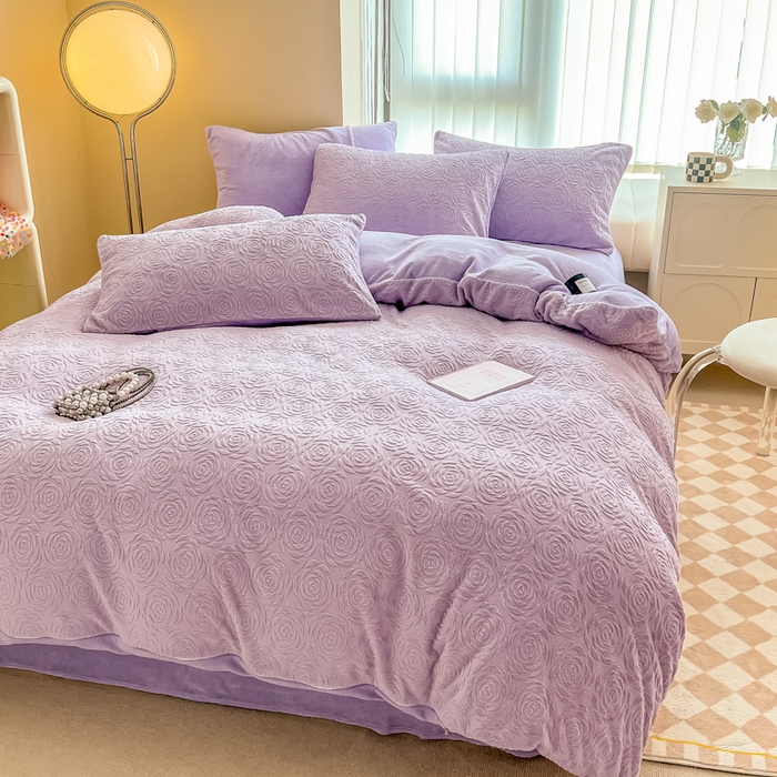 91家纺网 家纺一手货源 找家纺 慕尚家纺 2025新款慕尚雕花绒四件套 卡罗琳-风铃紫