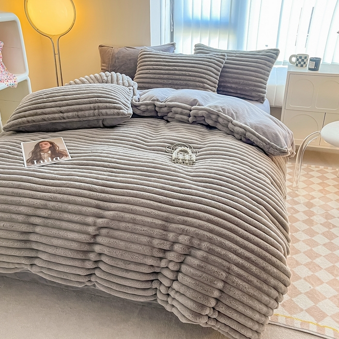 91家纺网 家纺一手货源 找家纺 慕尚家纺 2025新款抽条兔毛四件套 安雅-高级灰