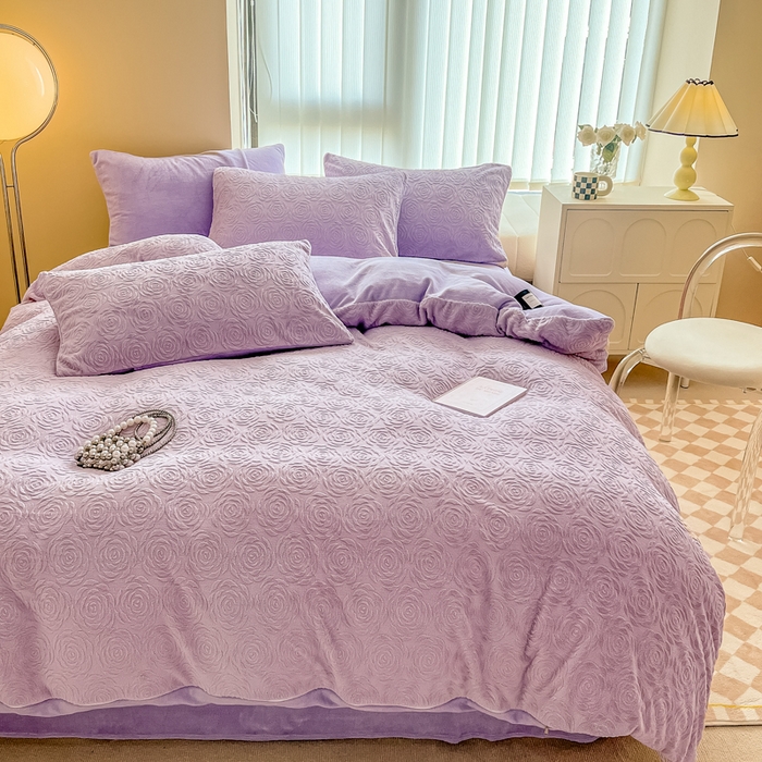 91家纺网 家纺一手货源 找家纺 慕尚家纺 2025新款慕尚雕花绒四件套 卡罗琳-风铃紫