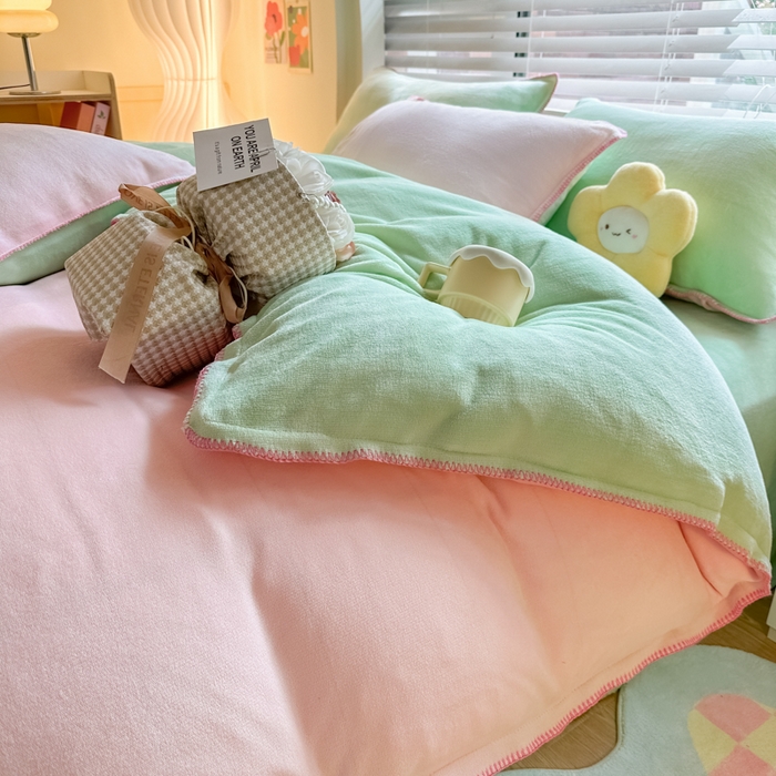 91家纺网 家纺一手货源 找家纺 安哆啦 2024新款高克重牛奶绒混搭四件套 粉拼绿