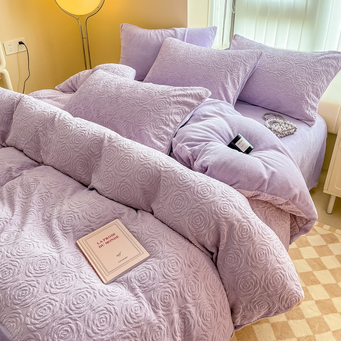 91家纺网 家纺一手货源 找家纺 慕尚家纺 2025新款慕尚雕花绒四件套 卡罗琳-风铃紫