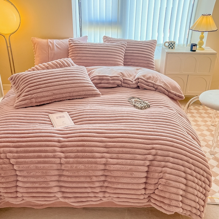 91家纺网 家纺一手货源 找家纺 慕尚家纺 2025新款抽条兔毛四件套 安雅-豆沙