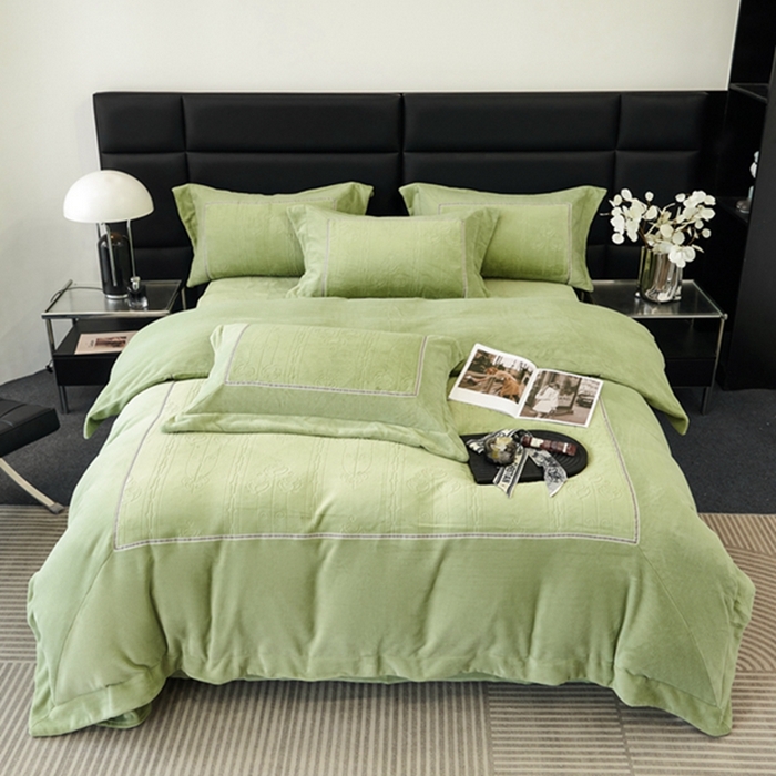 91家纺网 家纺一手货源 找家纺 榻尚家居 2023 玫瑰花园系列雕花牛奶暖绒 牛油果