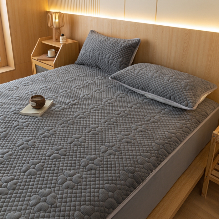 91家纺网 家纺一手货源 找家纺 给笠 2023新款A类夹棉牛奶绒床笠三件套 花漫系列 牛奶绒-花漫雅灰