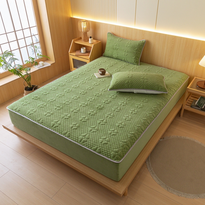 91家纺网 家纺一手货源 找家纺 给笠 2023新款A类夹棉牛奶绒床笠三件套 花漫系列 牛奶绒-花漫豆绿