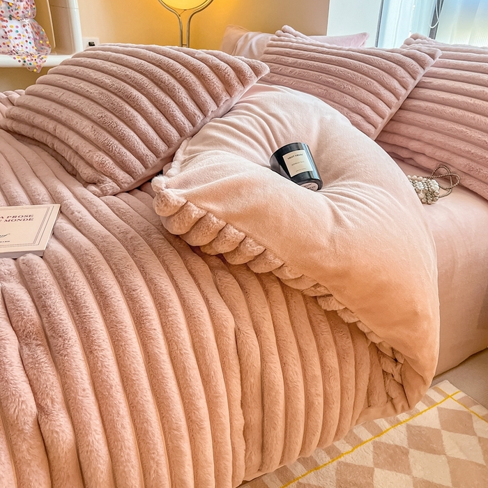 91家纺网 家纺一手货源 找家纺 慕尚家纺 2025新款抽条兔毛四件套 安雅-豆沙