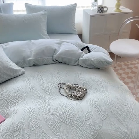 91家纺网 家纺一手货源 找家纺 慕尚家纺 2025新款慕尚雕花绒四件套 雪莉尔-浅蓝