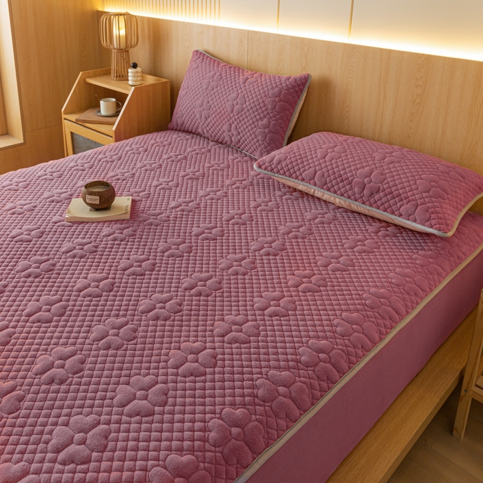 91家纺网 家纺一手货源 找家纺 给笠 2023新款A类夹棉牛奶绒床笠三件套 花漫系列 牛奶绒-花漫豆沙