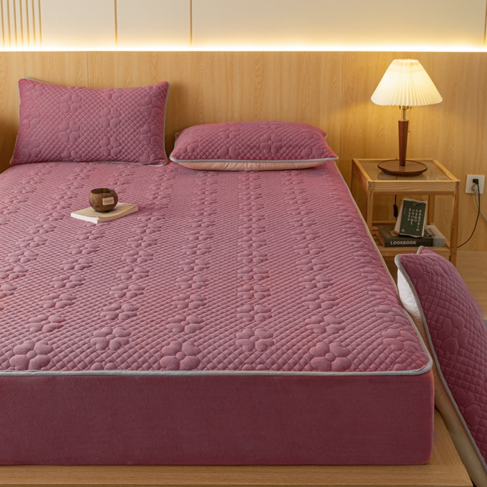 91家纺网 家纺一手货源 找家纺 给笠 2023新款A类夹棉牛奶绒床笠三件套 花漫系列 牛奶绒-花漫豆沙