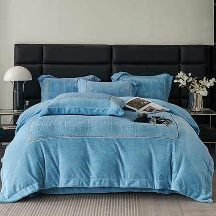 91家纺网 家纺一手货源 找家纺 榻尚家居 2023 玫瑰花园系列雕花牛奶暖绒 天空蓝