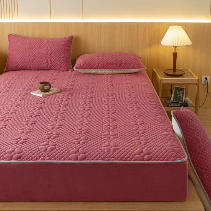 91家纺网 家纺一手货源 找家纺 给笠2023新款A类夹棉牛奶绒床笠三件套 花漫系列 牛奶绒-花漫西瓜红