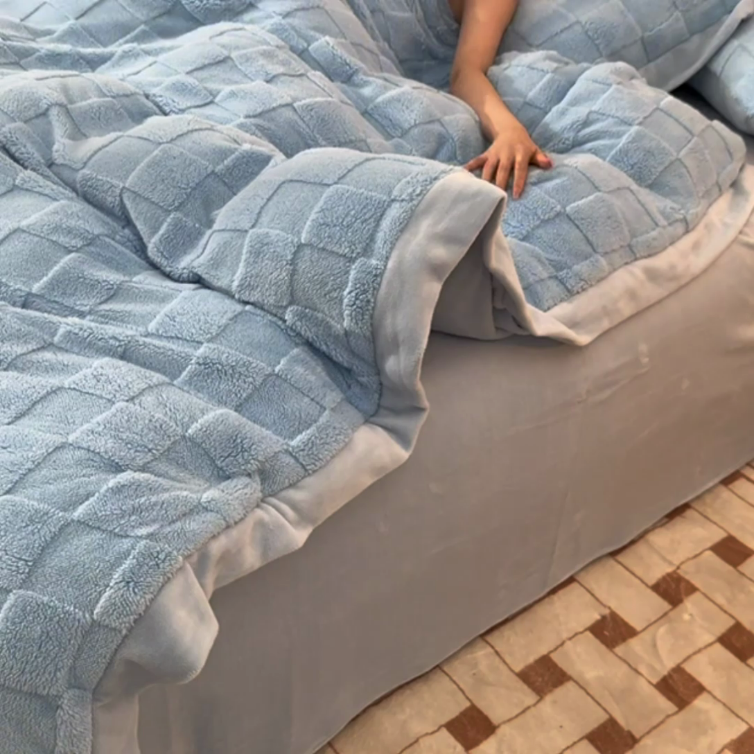 91家纺网 家纺一手货源 找家纺 澳梵家居 2023新款轻奢款宽边塔芙绒四件套 格调-天蓝