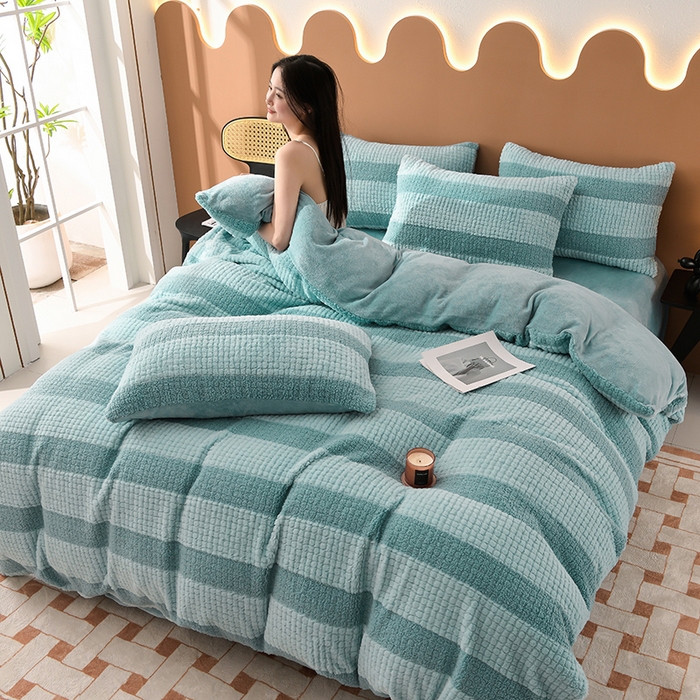 91家纺网 家纺一手货源 找家纺 2023新款无印风兔绒泰迪绒拼接款四件套 静逸-湖蓝