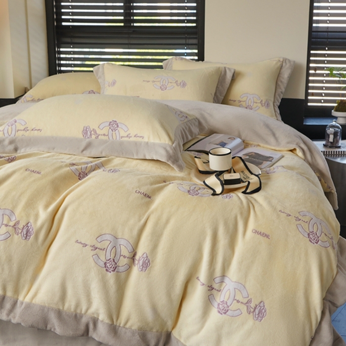 91家纺网 家纺一手货源 找家纺 榻尚家居 2023闻香系列雕花牛奶绒四件套 闻香 鹅暖黄