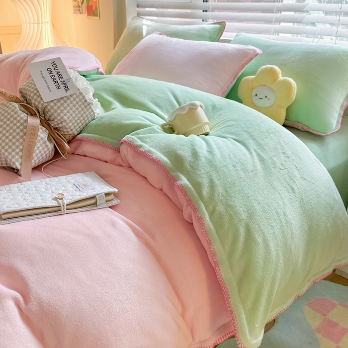 91家纺网 家纺一手货源 找家纺 安哆啦 2024新款高克重牛奶绒混搭四件套 粉拼绿