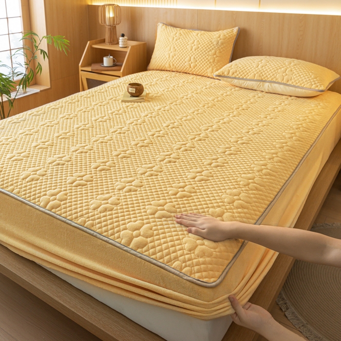 91家纺网 家纺一手货源 找家纺 给笠 2023新款A类夹棉牛奶绒床笠三件套 花漫系列 牛奶绒-花漫奶黄