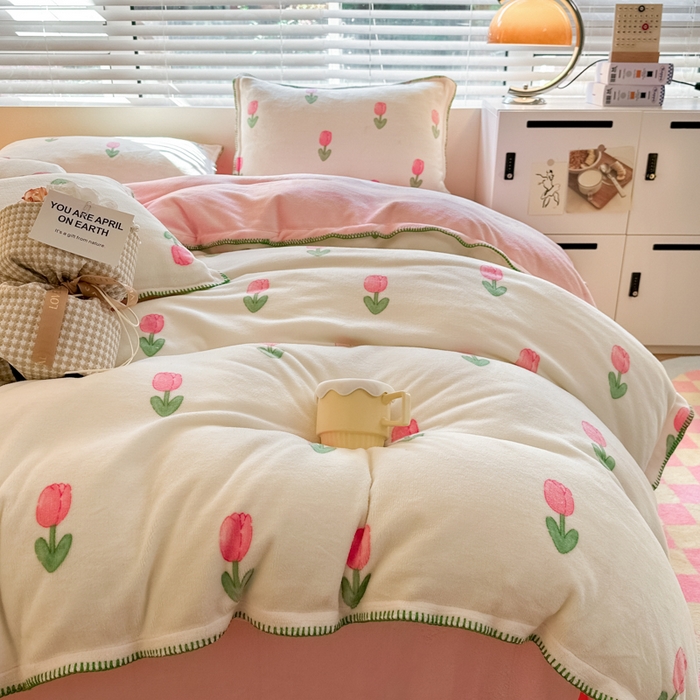 91家纺网 家纺一手货源 找家纺 安哆啦 2024新款高克重牛奶绒混搭四件套 粉小花