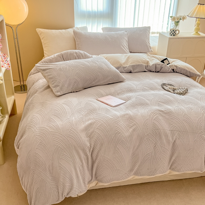 91家纺网 家纺一手货源 找家纺 慕尚家纺 2025新款慕尚雕花绒四件套 雪莉尔-灰