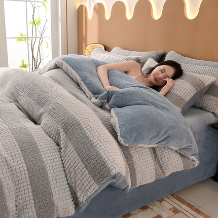 91家纺网 家纺一手货源 找家纺 2023新款无印风兔绒泰迪绒拼接款四件套 静逸-灰色