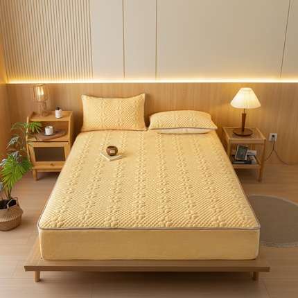 91家纺网 家纺一手货源 找家纺 给笠 2023新款A类夹棉牛奶绒床笠三件套 花漫系列 牛奶绒-花漫奶黄