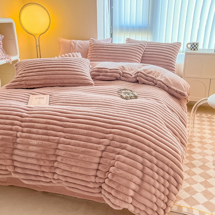 91家纺网 家纺一手货源 找家纺 慕尚家纺 2025新款抽条兔毛四件套 安雅-豆沙