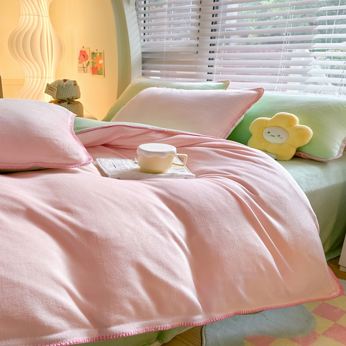 91家纺网 家纺一手货源 找家纺 安哆啦 2024新款高克重牛奶绒混搭四件套 粉拼绿