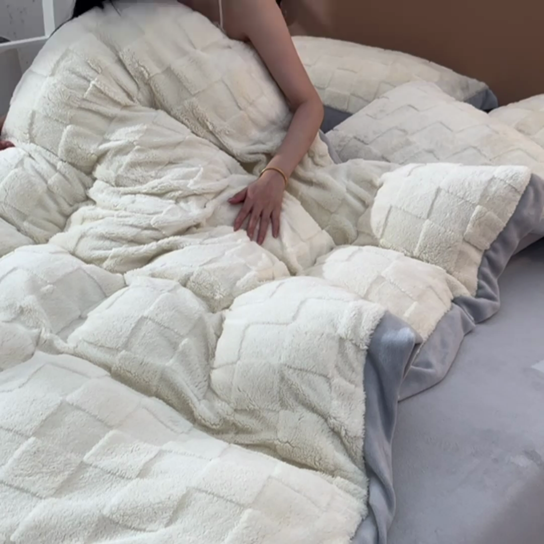 91家纺网 家纺一手货源 找家纺 澳梵家居 2023新款轻奢款宽边塔芙绒四件套 格调-奶白