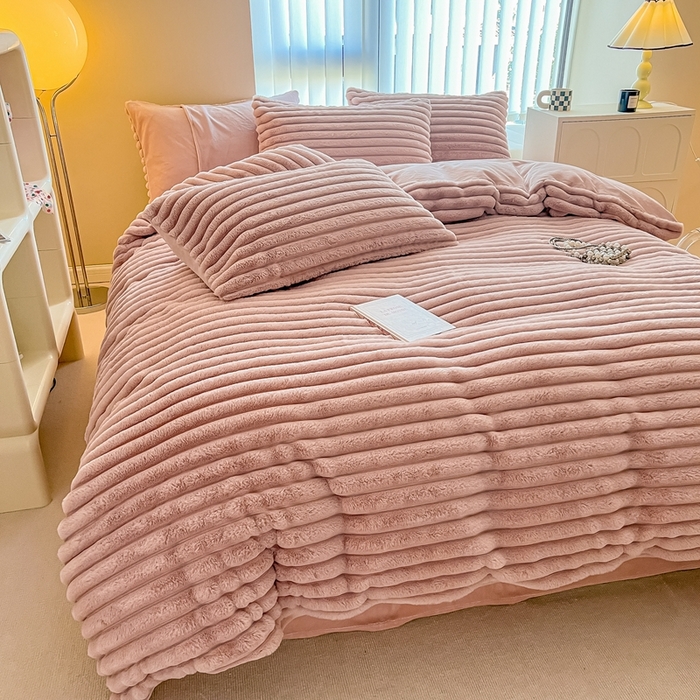 91家纺网 家纺一手货源 找家纺 慕尚家纺 2025新款抽条兔毛四件套 安雅-豆沙