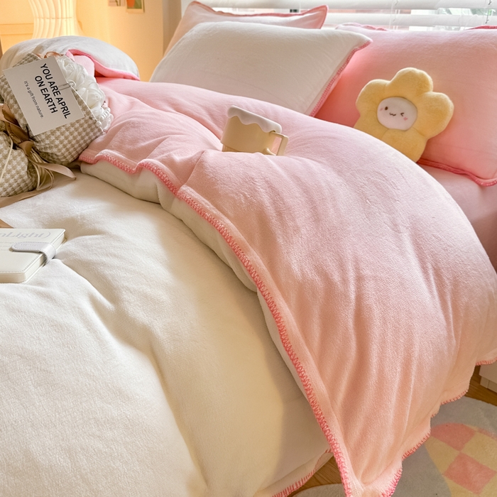 91家纺网 家纺一手货源 找家纺 安哆啦 2024新款高克重牛奶绒混搭四件套 白拼粉