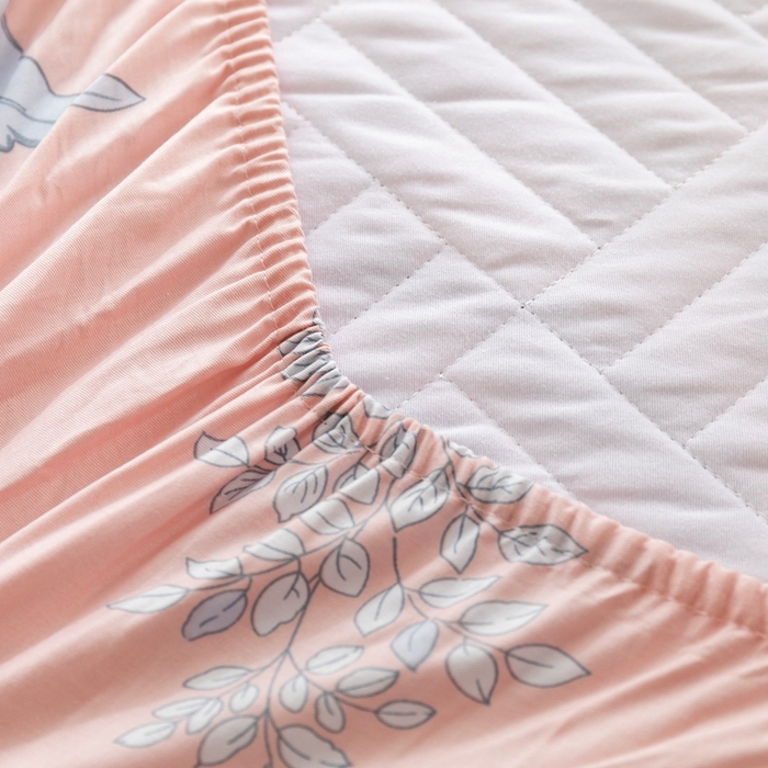 91家纺网 家纺一手货源 找家纺 优乐家纺 2023新款夹棉绗缝套件及单品系列-单床笠 晗蕊初开-粉