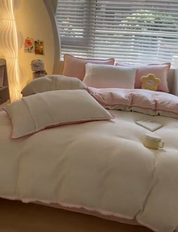 91家纺网 家纺一手货源 找家纺 安哆啦 2024新款高克重牛奶绒混搭四件套 白拼粉