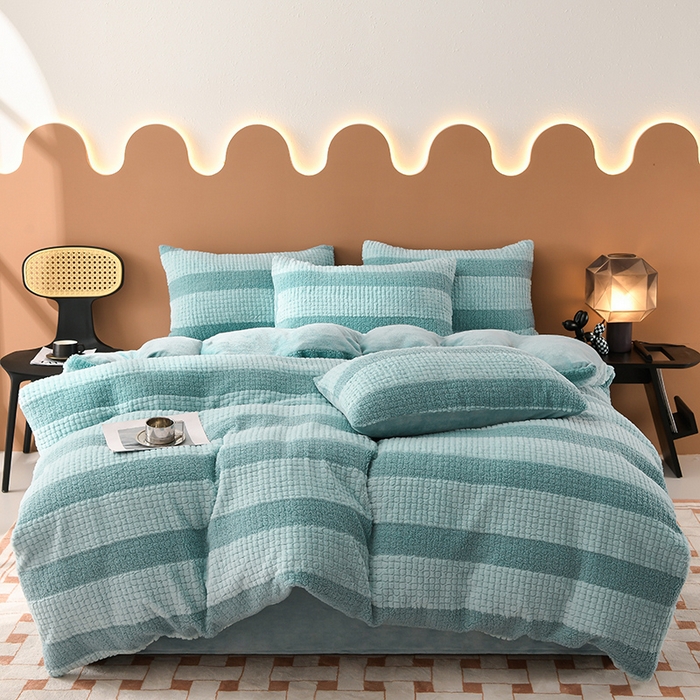 91家纺网 家纺一手货源 找家纺 2023新款无印风兔绒泰迪绒拼接款四件套 静逸-湖蓝