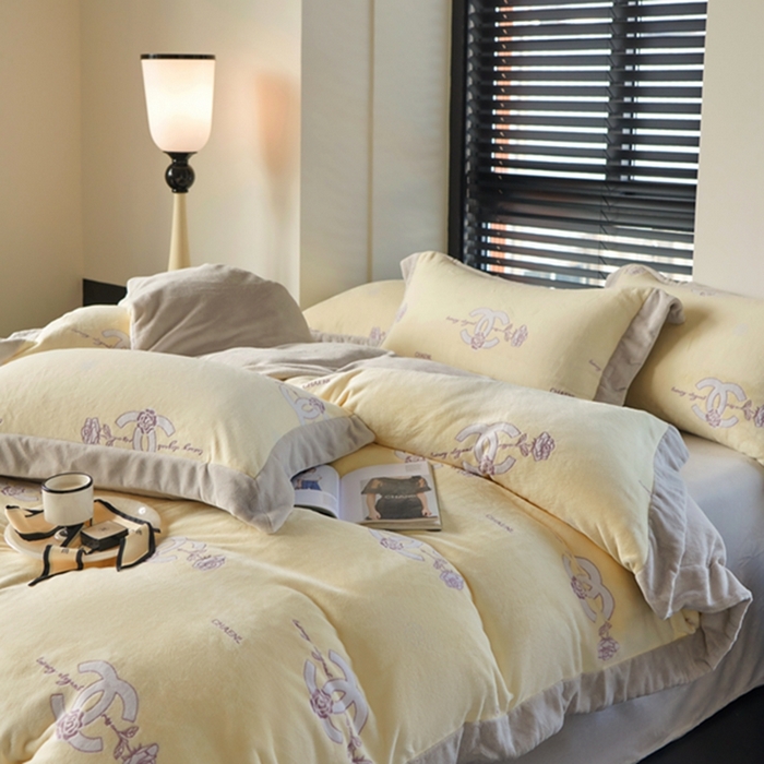 91家纺网 家纺一手货源 找家纺 榻尚家居 2023闻香系列雕花牛奶绒四件套 闻香 鹅暖黄