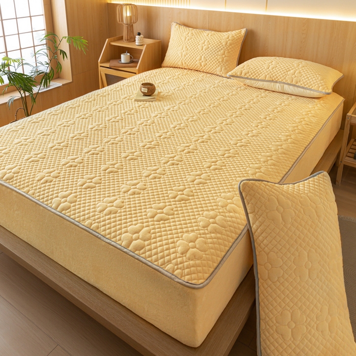 91家纺网 家纺一手货源 找家纺 给笠 2023新款A类夹棉牛奶绒床笠三件套 花漫系列 牛奶绒-花漫奶黄