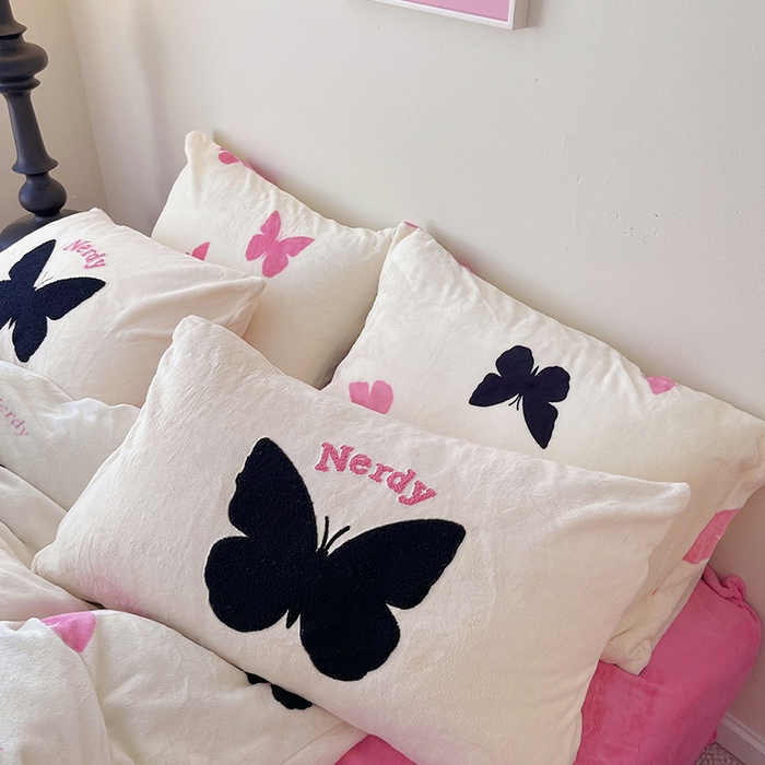 91家纺网 家纺一手货源 找家纺 红馆 2023新款A类230g牛奶绒四件套--千禧辣妹风 幻蝶