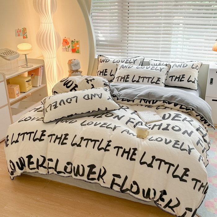 91家纺网 家纺一手货源 找家纺 安哆啦 2024新款高克重牛奶绒混搭四件套 黑白字母