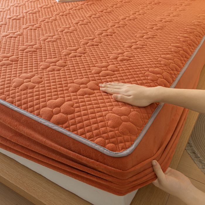 91家纺网 家纺一手货源 找家纺 给笠 2023新款A类夹棉牛奶绒床笠三件套 花漫系列 牛奶绒-花漫桔色