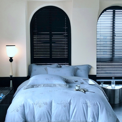 91家纺网 家纺一手货源 找家纺 （总）榻尚家居 2023闻香系列雕花婴肤 长绒 獭兔牛奶绒四件套