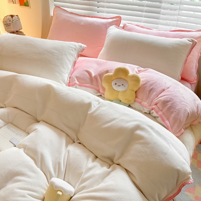 91家纺网 家纺一手货源 找家纺 安哆啦 2024新款高克重牛奶绒混搭四件套 白拼粉