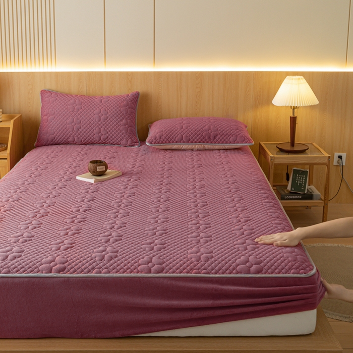 91家纺网 家纺一手货源 找家纺 给笠 2023新款A类夹棉牛奶绒床笠三件套 花漫系列 牛奶绒-花漫豆沙