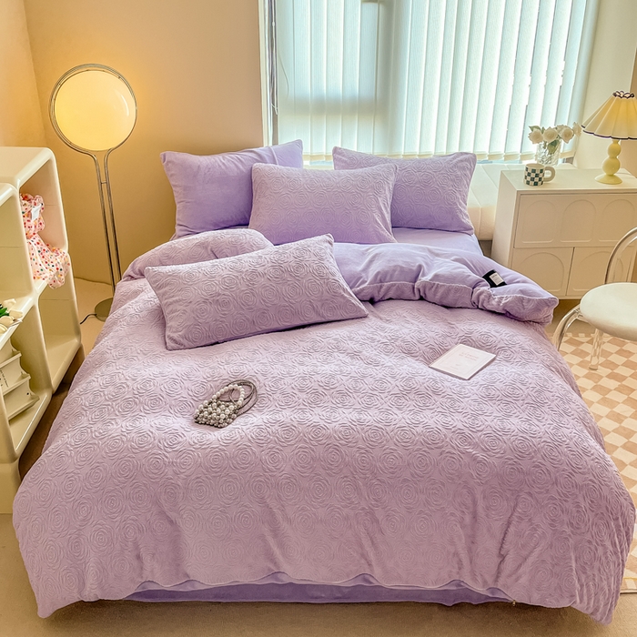 91家纺网 家纺一手货源 找家纺 慕尚家纺 2025新款慕尚雕花绒四件套 卡罗琳-风铃紫