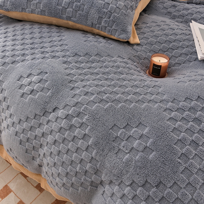 91家纺网 家纺一手货源 找家纺 澳梵家居 2023新款轻奢款宽边塔芙绒四件套 卡曼-灰