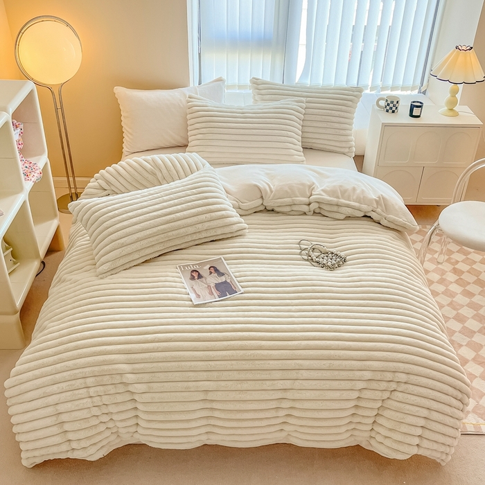 91家纺网 家纺一手货源 找家纺 慕尚家纺 2025新款抽条兔毛四件套 安雅-糯糯白