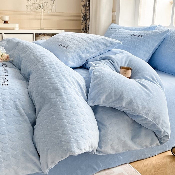 91家纺网 家纺一手货源 找家纺 慕尚家纺 2025高克重雕花绒刺绣工艺四件套 劳伦-蔚蓝