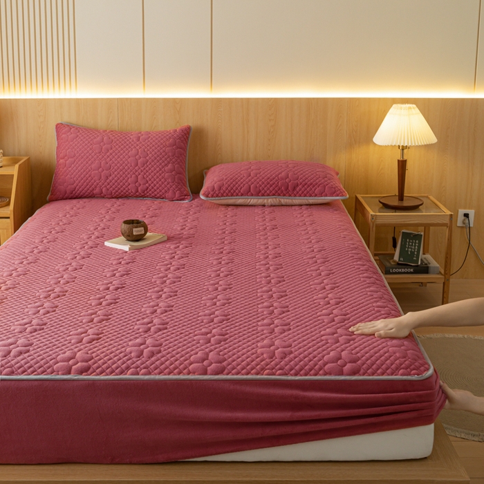 91家纺网 家纺一手货源 找家纺 给笠2023新款A类夹棉牛奶绒床笠三件套 花漫系列 牛奶绒-花漫西瓜红