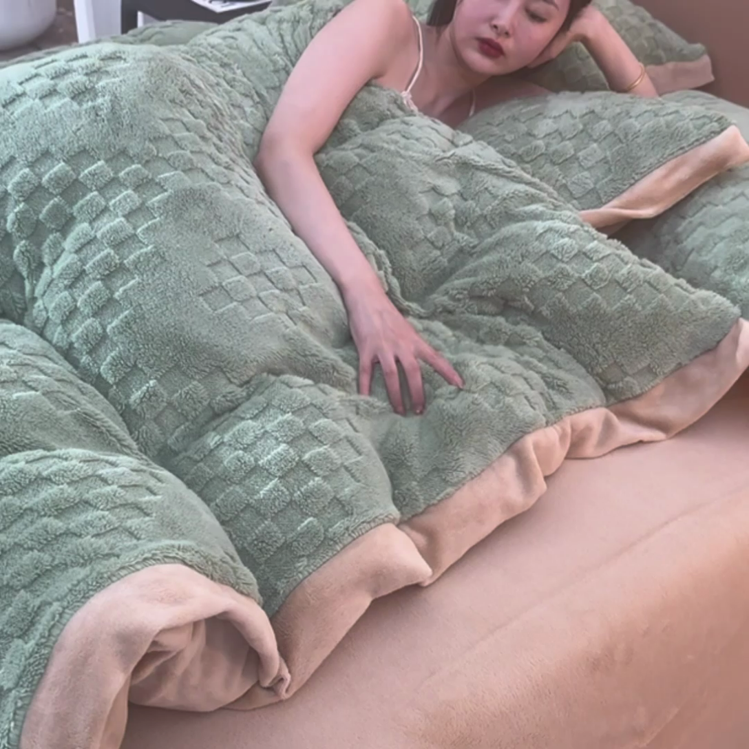 91家纺网 家纺一手货源 找家纺 澳梵家居 2023新款轻奢款宽边塔芙绒四件套 卡曼-草绿