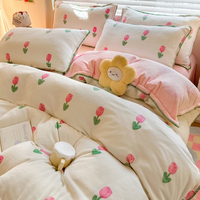 91家纺网 家纺一手货源 找家纺 安哆啦 2024新款高克重牛奶绒混搭四件套 粉小花