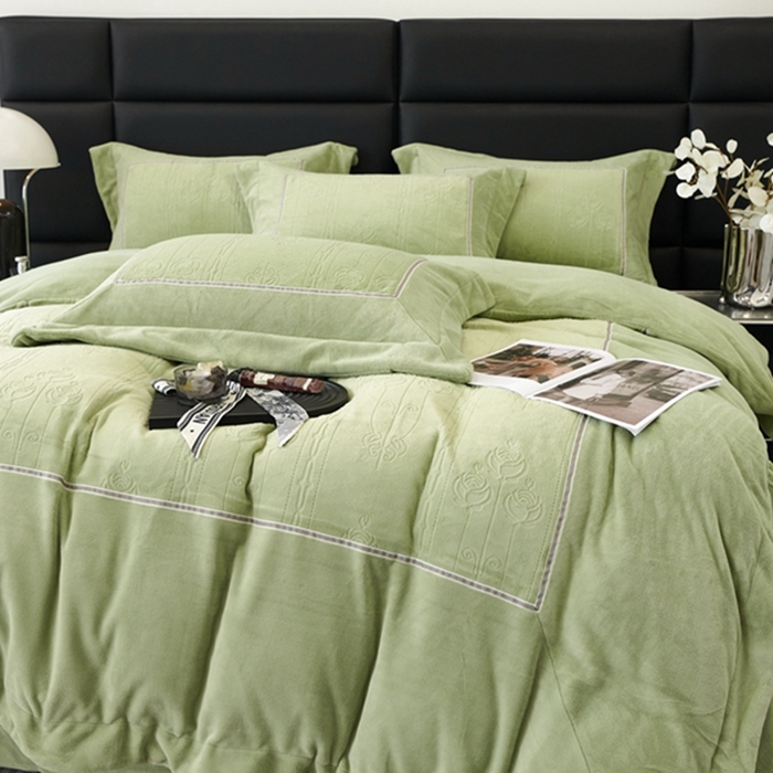 91家纺网 家纺一手货源 找家纺 榻尚家居 2023 玫瑰花园系列雕花牛奶暖绒 牛油果