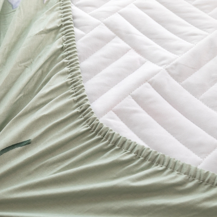 91家纺网 家纺一手货源 找家纺 优乐家纺 2023新款夹棉绗缝套件及单品系列-单床笠 晗蕊初开-绿