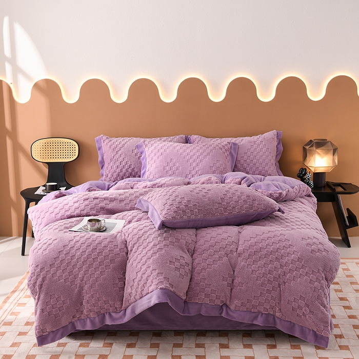 91家纺网 家纺一手货源 找家纺 澳梵家居 2023新款轻奢款宽边塔芙绒四件套 卡曼-紫